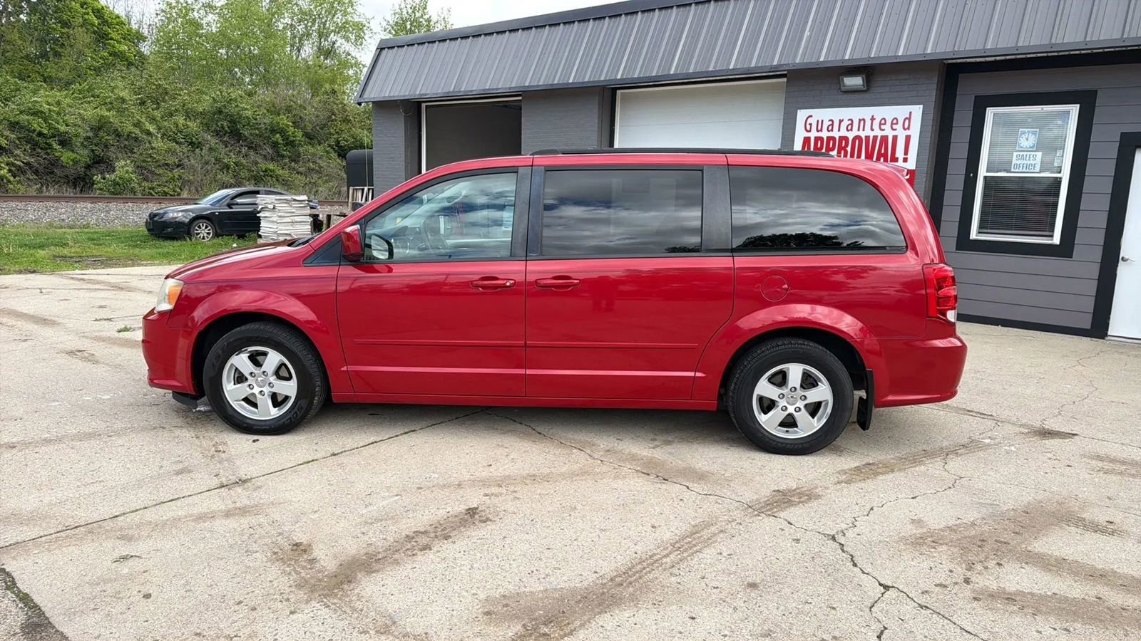 Used 2012 Dodge Grand Caravan SXT FWD image 3