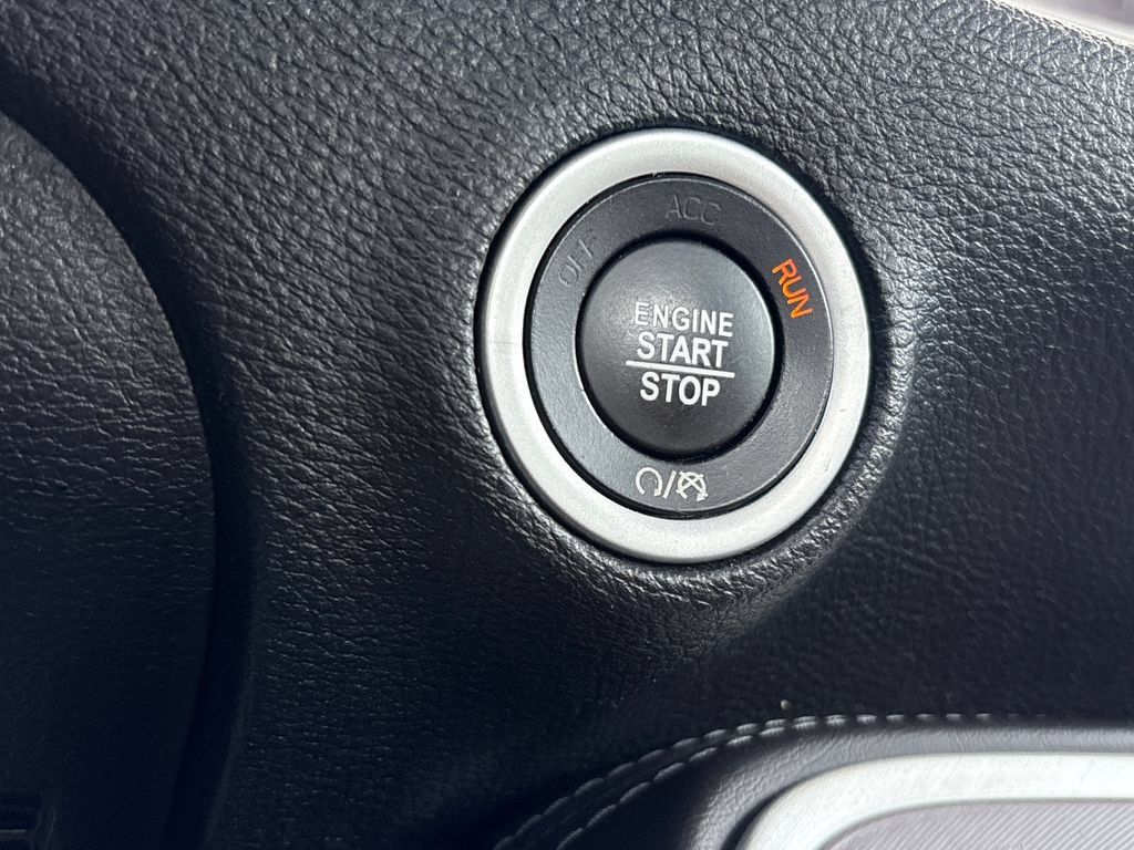 Used 2019 Dodge Challenger R/T w/ Driver Convenience Group RWD image 9