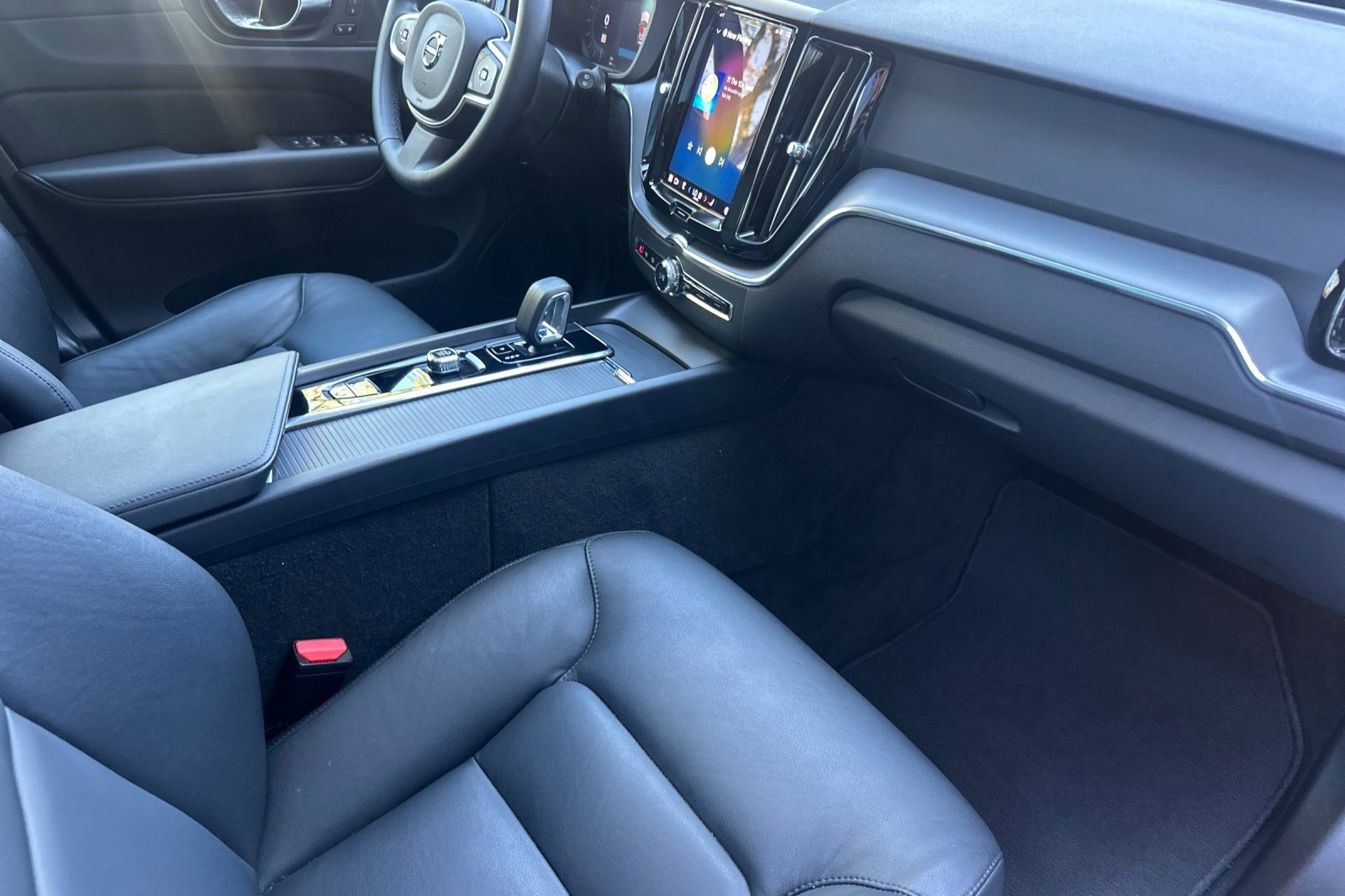 Used 2025 Volvo XC60 B5 Core image 20