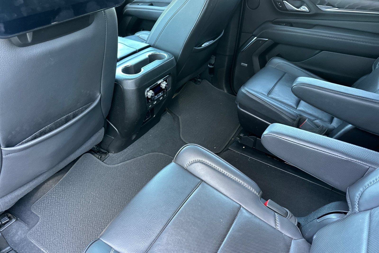 Used 2023 GMC Yukon XL Denali w/ Denali Reserve Package AWD/4WD image 14