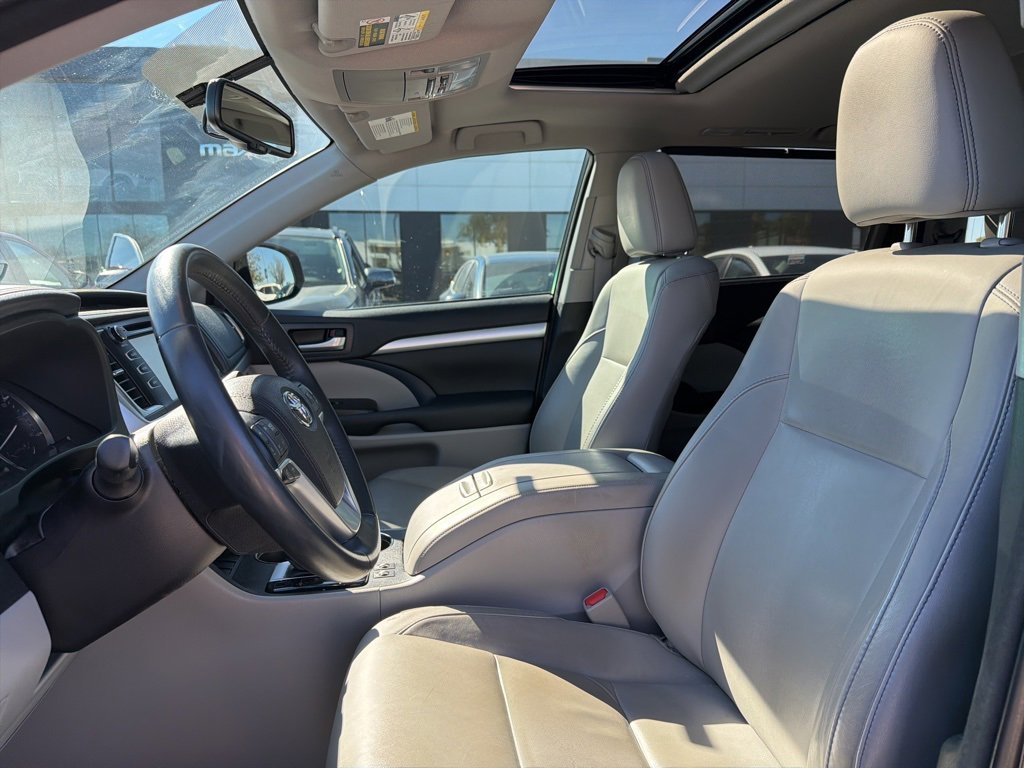 Used 2016 Toyota Highlander XLE image 14