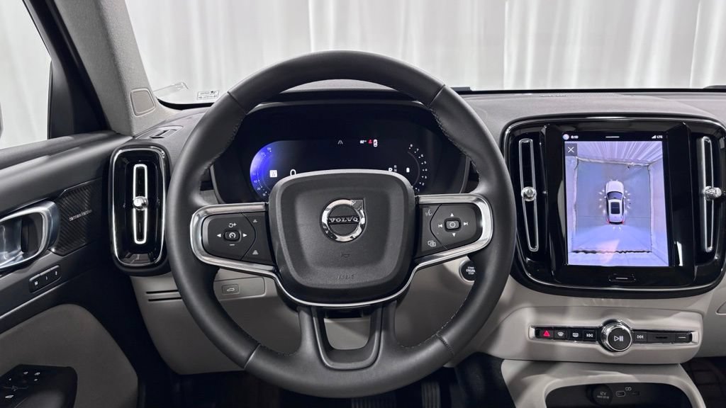 Certified 2023 Volvo XC40 B5 Ultimate w/ Protection Package Premier AWD/4WD image 13