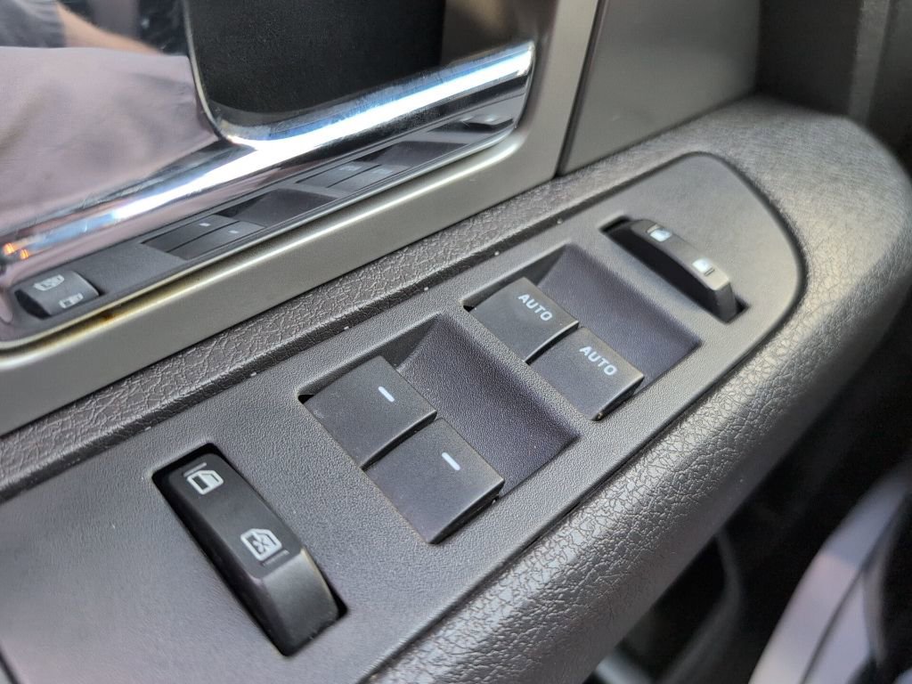 Used 2012 Ford F150 Raptor w/ Raptor Luxury Pkg image 26