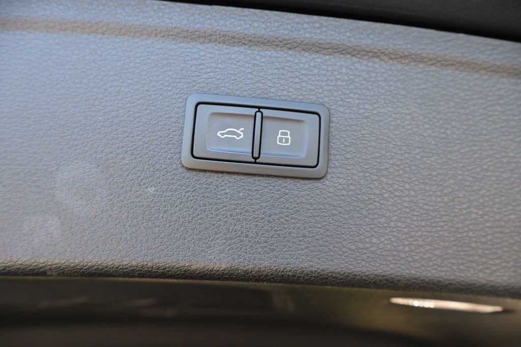 Used 2023 Audi Q5 e Premium w/ Convenience Package AWD/4WD image 58