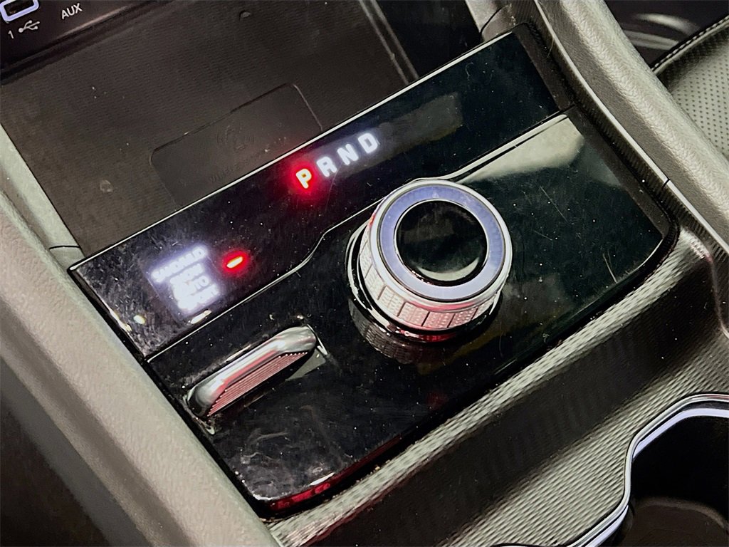 Used 2024 Jeep Grand Cherokee L Limited w/ Luxury Tech Group II image 17