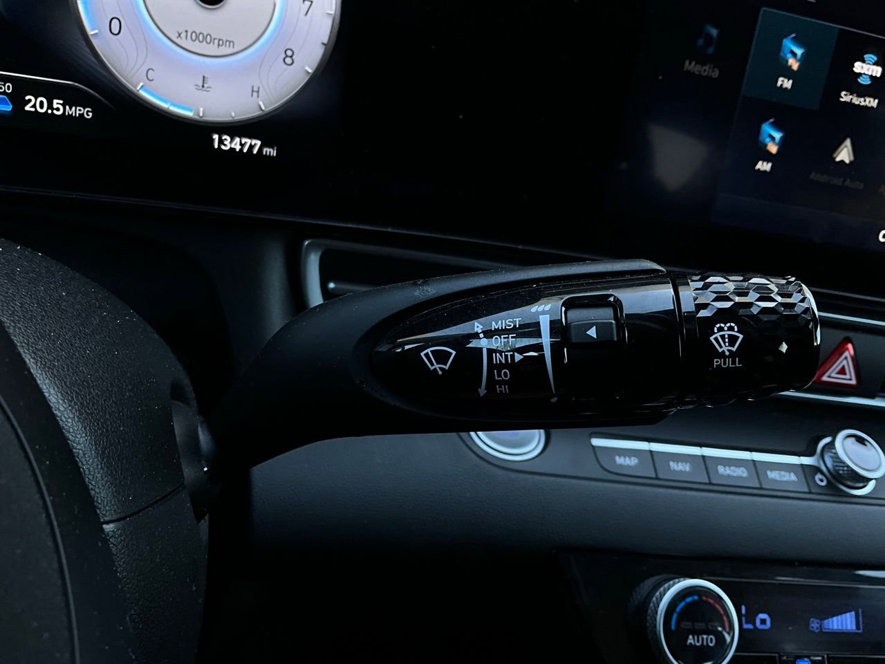 Used 2025 Hyundai Elantra Limited image 40