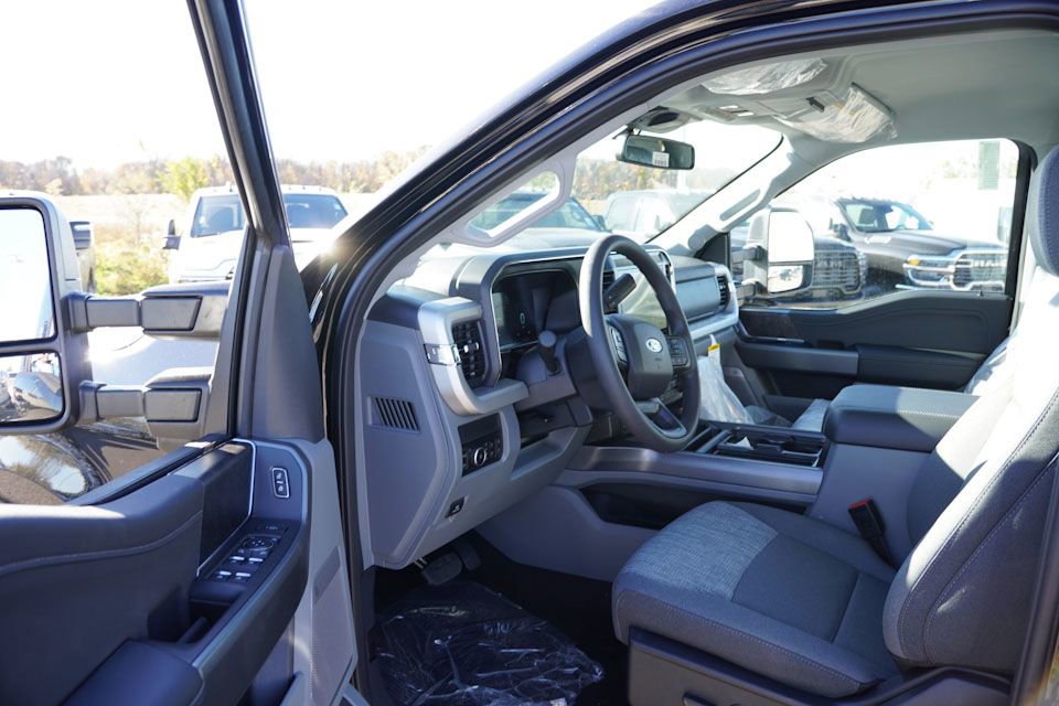 New 2026 Ford F250 XLT w/ XLT Premium Package AWD/4WD image 10