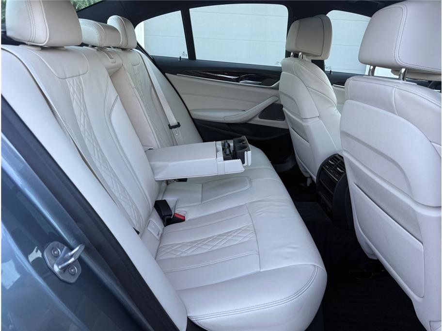 Used 2019 BMW M550i xDrive image 33