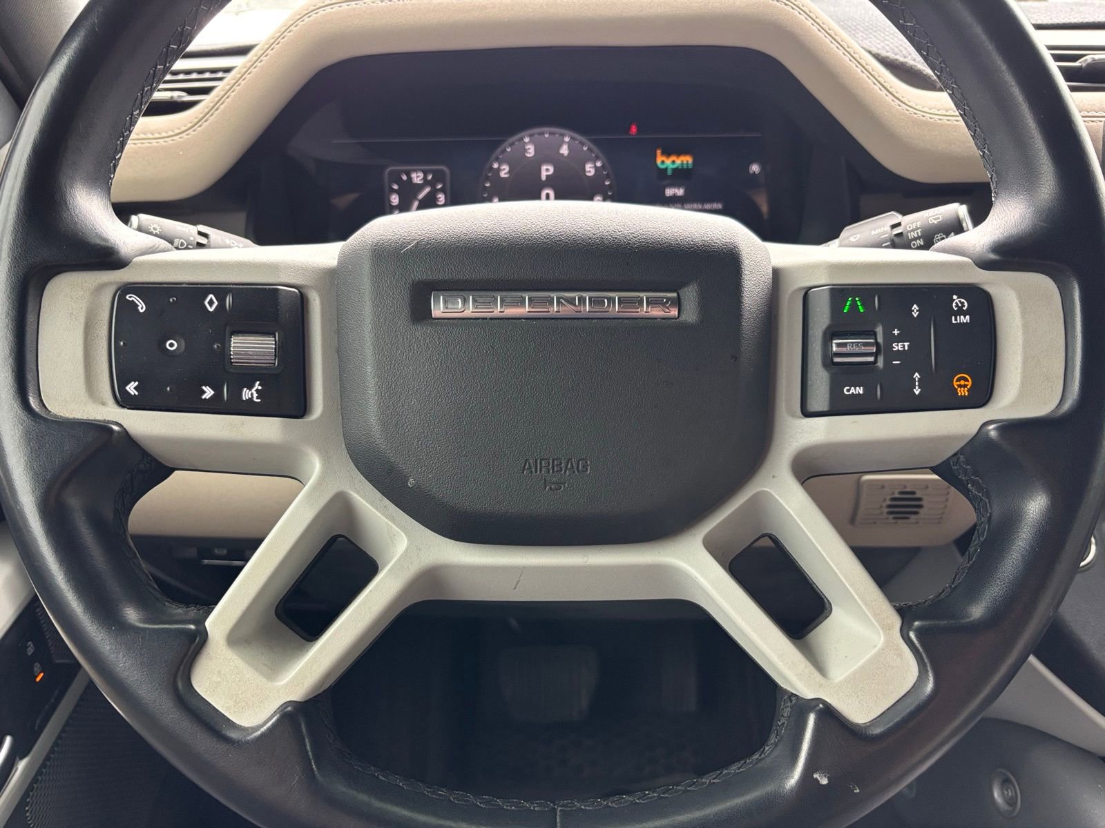 Used 2023 Land Rover Defender 130 X-Dynamic SE image 27
