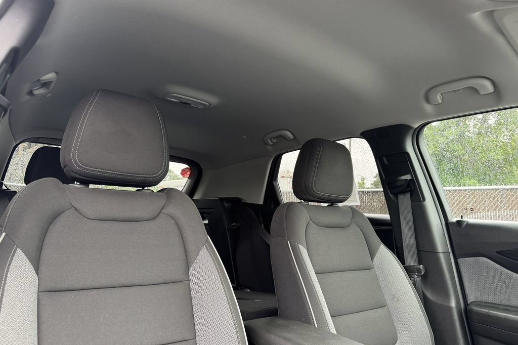 Used 2025 Chevrolet TrailBlazer LT AWD/4WD image 17