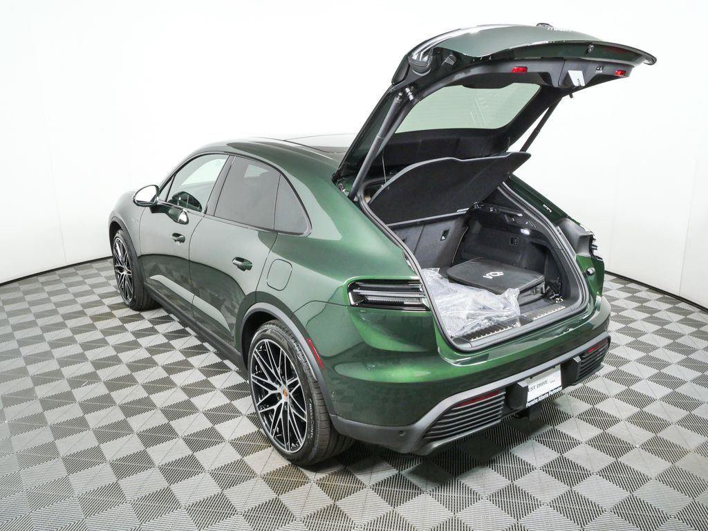 New 2026 Porsche Macan Electric RWD image 32