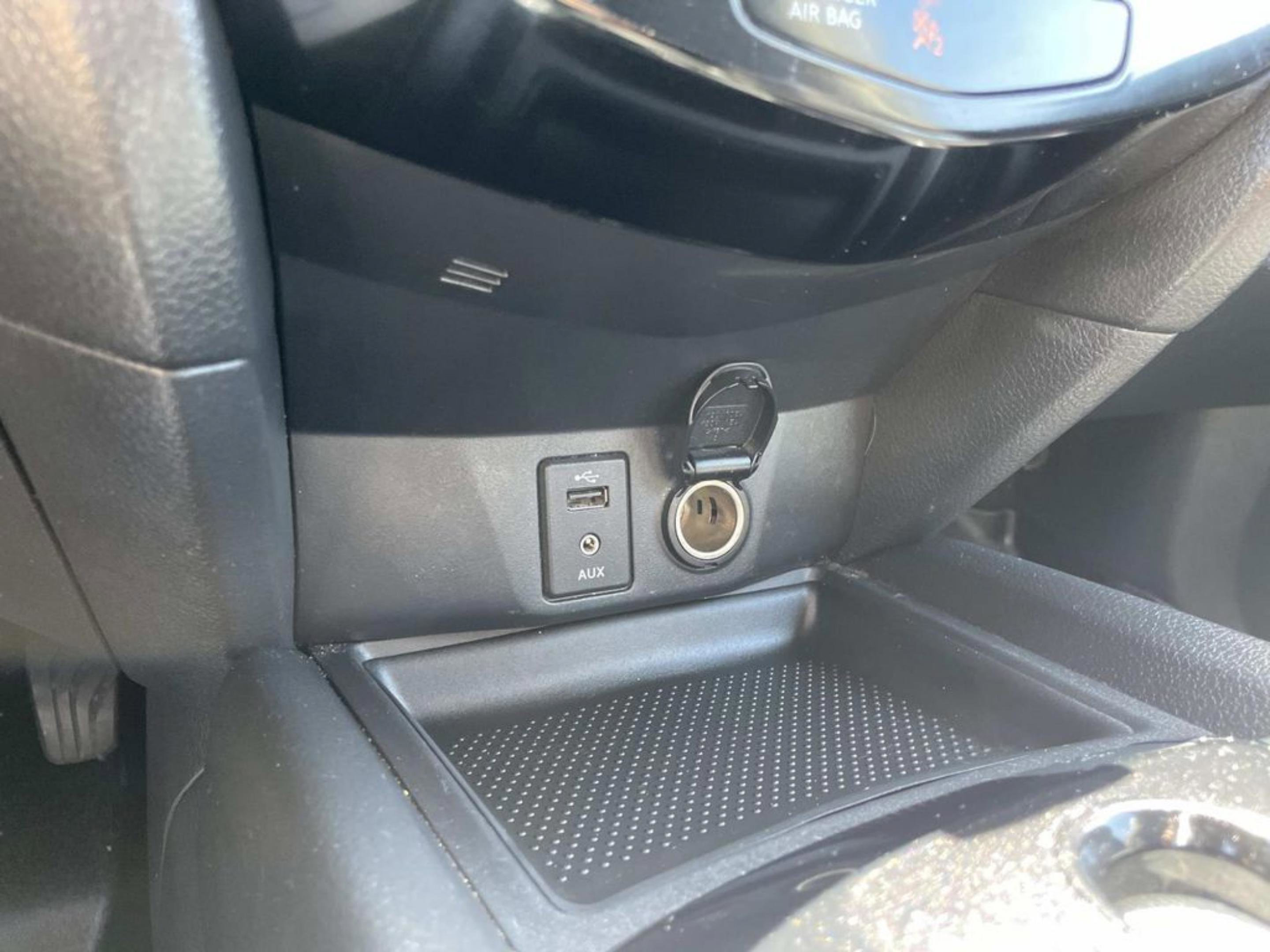 Used 2015 Nissan Rogue SV FWD image 29