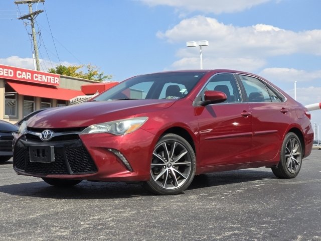 Used 2017 Toyota Camry XSE image 2