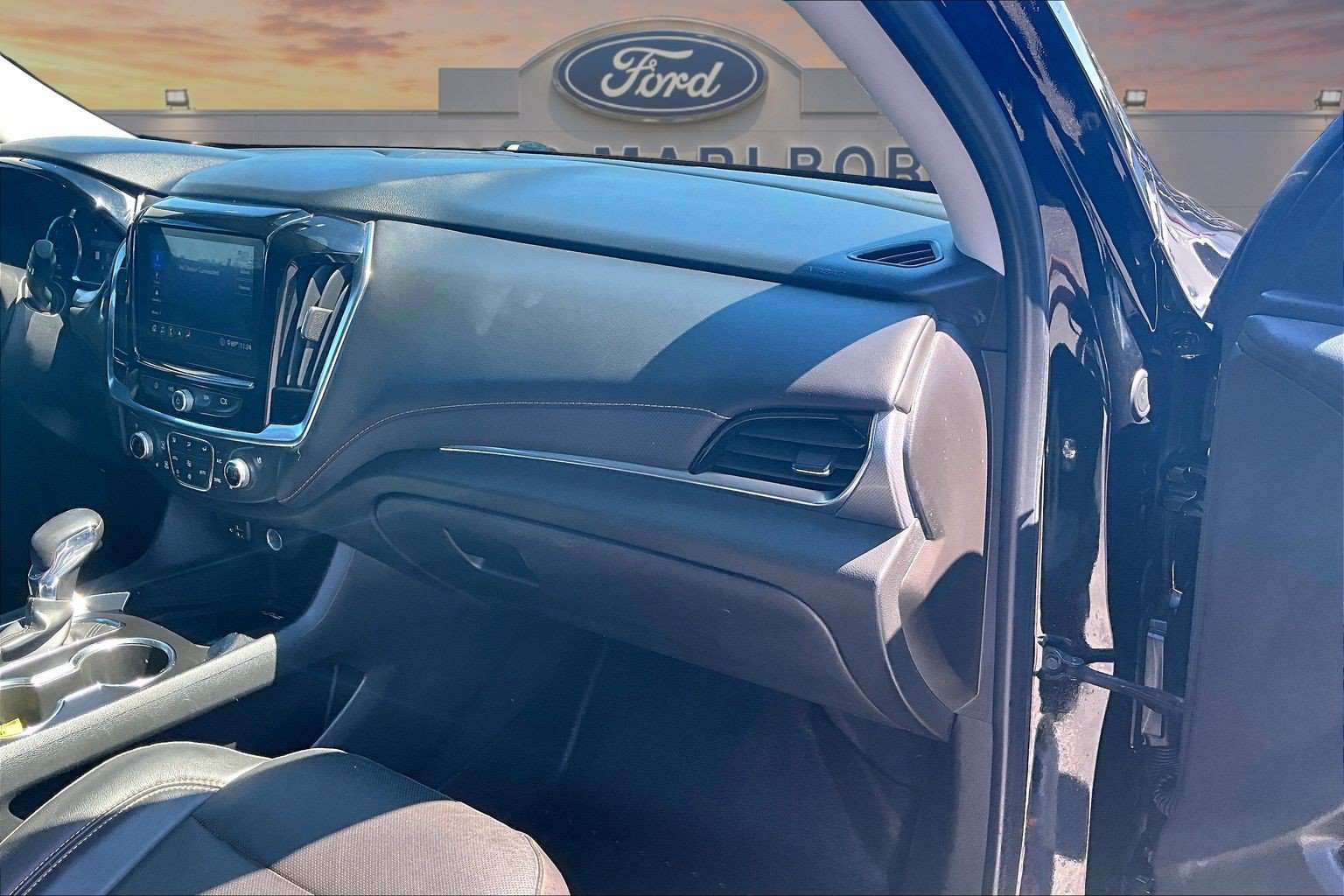 Used 2021 Chevrolet Traverse Premier w/ Redline Edition FWD image 17