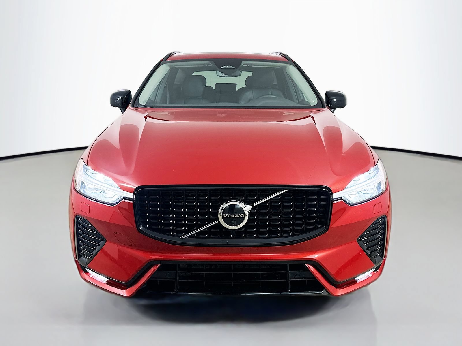 Used 2023 Volvo XC60 B5 Plus w/ Climate Package AWD/4WD image 2