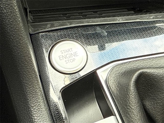 Used 2025 Volkswagen Taos SE image 37