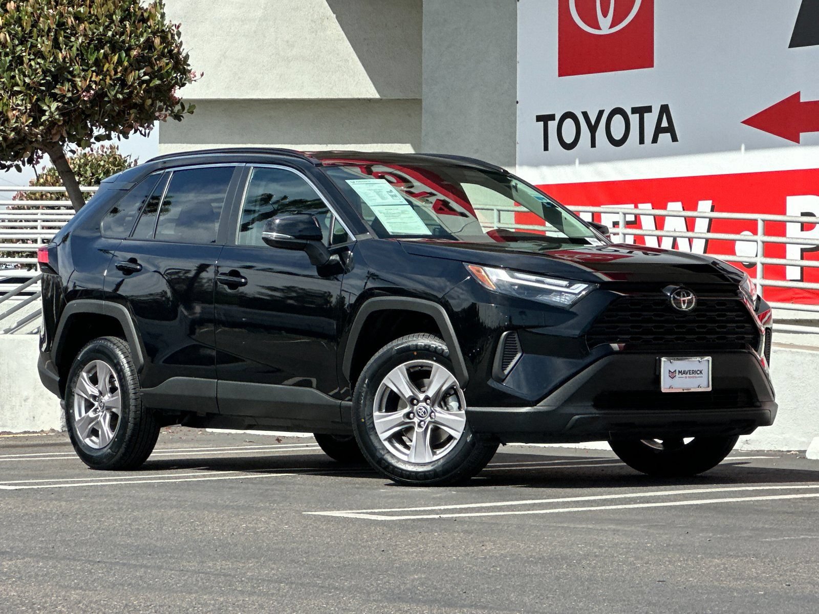 Used 2024 Toyota RAV4 XLE FWD image 8
