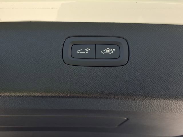 New 2026 Volvo XC90 T8 Plus w/ Protection Package Premier AWD/4WD image 13