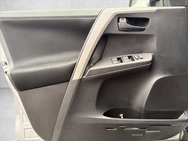 Used 2017 Toyota RAV4 LE image 10