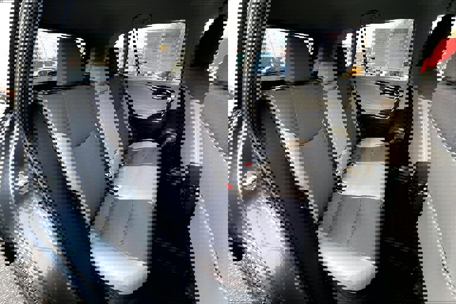 Used 2025 Toyota RAV4 XLE image 25