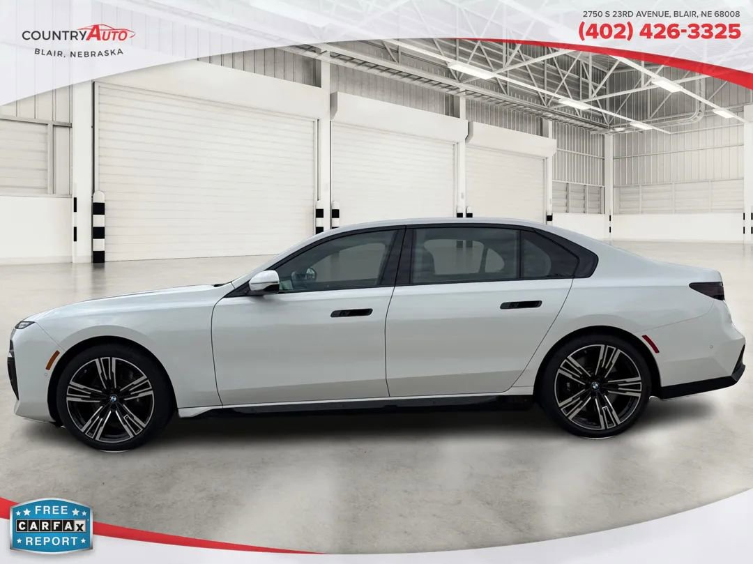 Used 2023 BMW 760i xDrive AWD/4WD image 2