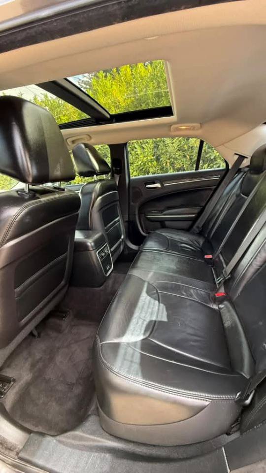 Used 2016 Chrysler 300 Limited RWD image 2