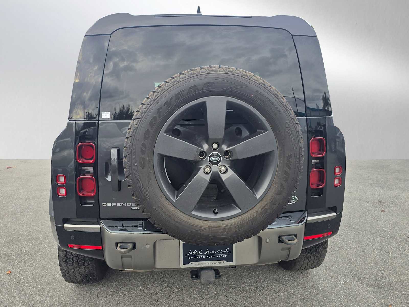 Used 2022 Land Rover Defender 110 X-Dynamic HSE image 4