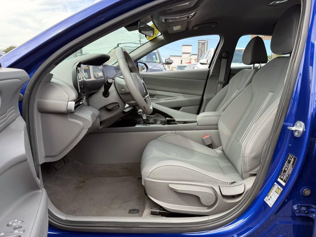 Certified 2023 Hyundai Elantra SEL w/ Convenience Package FWD image 8