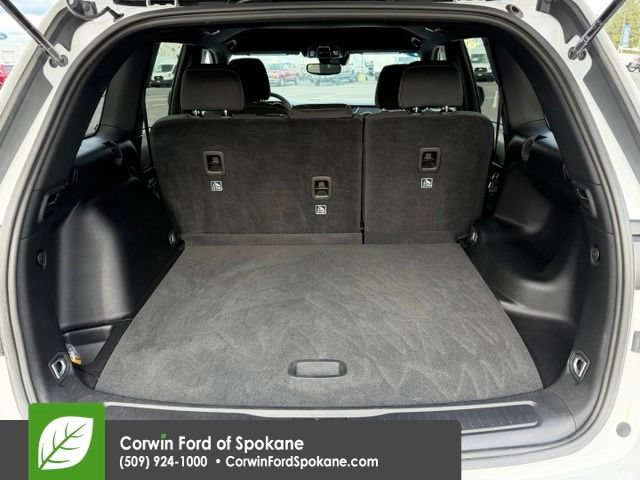 Used 2024 Jeep Grand Cherokee Laredo w/ Trailer Tow Package AWD/4WD image 18