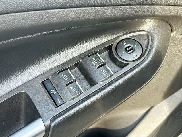 Used 2019 Ford Escape SE image 18