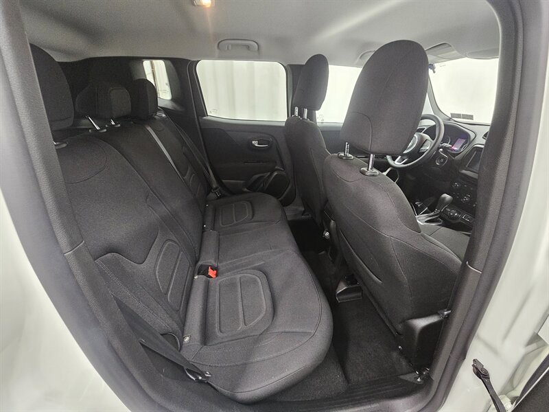 Used 2020 Jeep Renegade Latitude AWD/4WD image 14