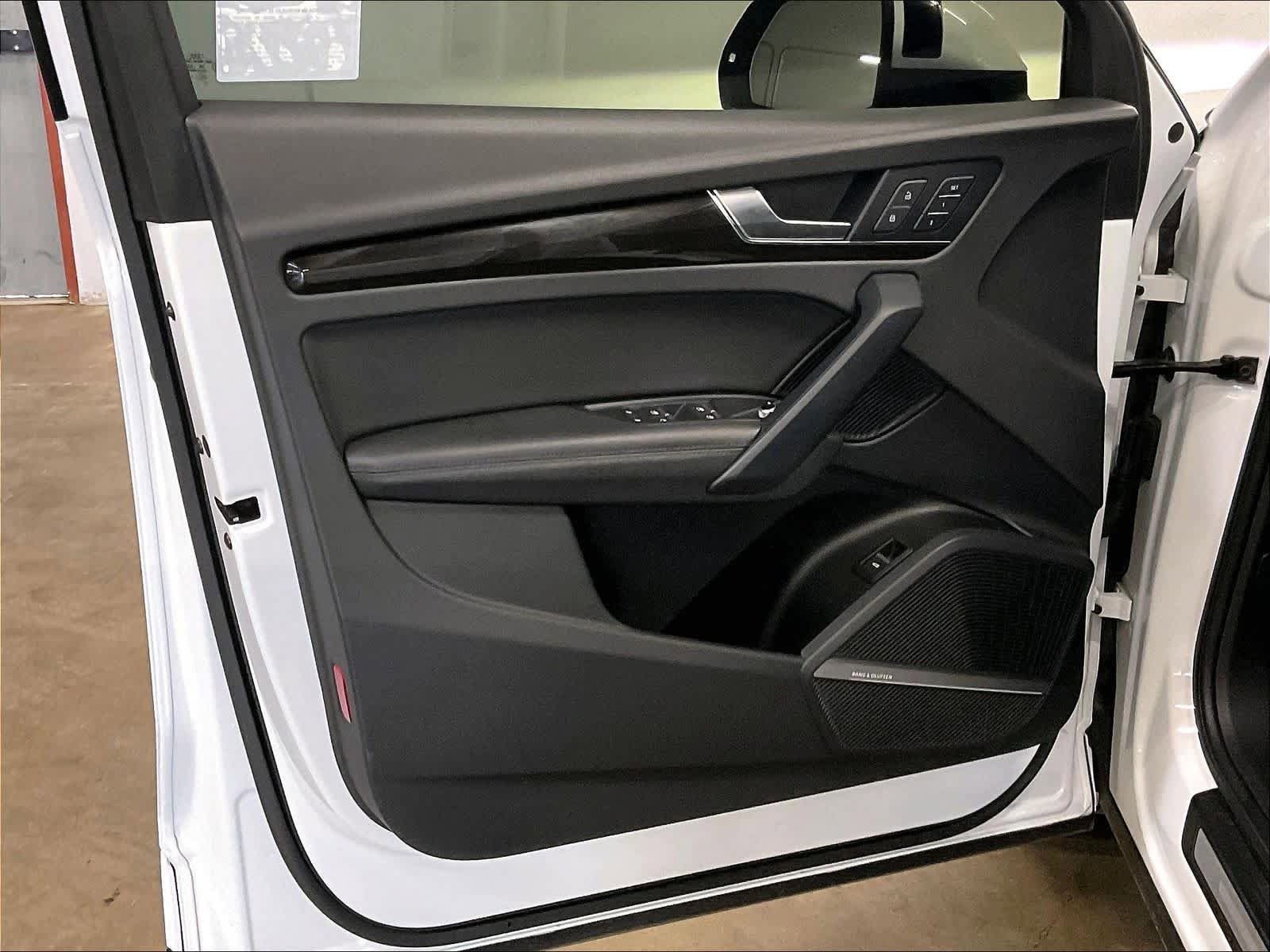Used 2020 Audi Q5 Prestige w/ Prestige Package image 24