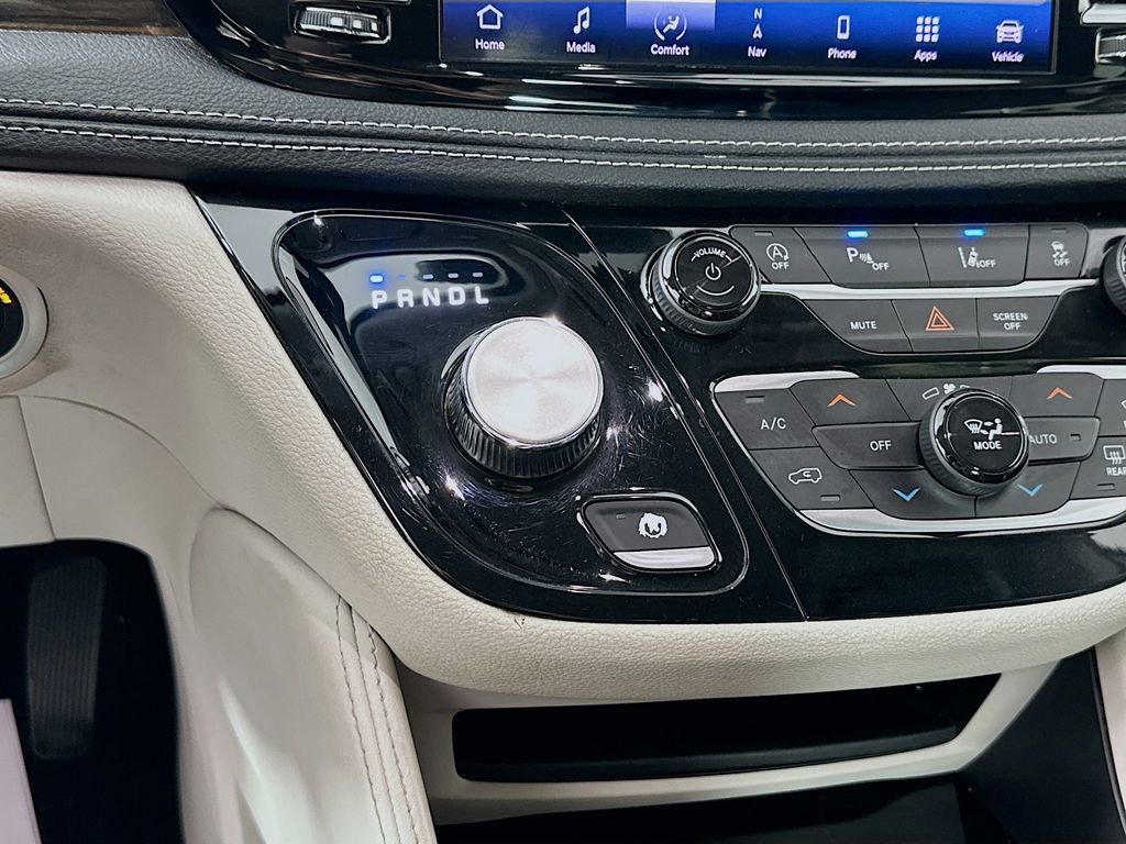 Used 2023 Chrysler Pacifica Limited image 17