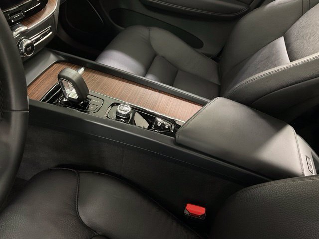 Used 2024 Volvo XC60 B5 Plus w/ Protection Package Premier AWD/4WD image 17