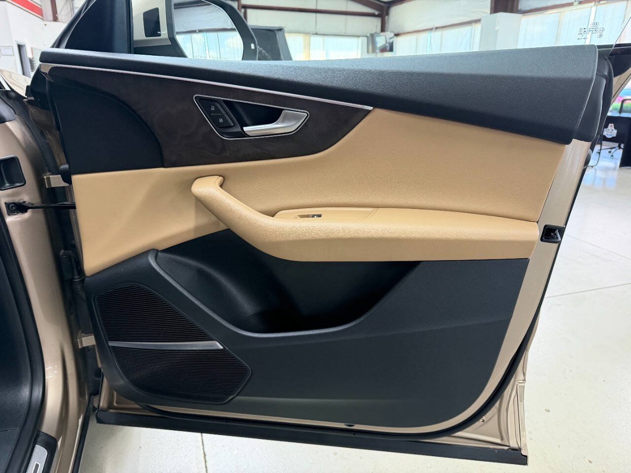Used 2019 Audi Q8 Premium Plus w/ Premium Plus AWD/4WD image 16