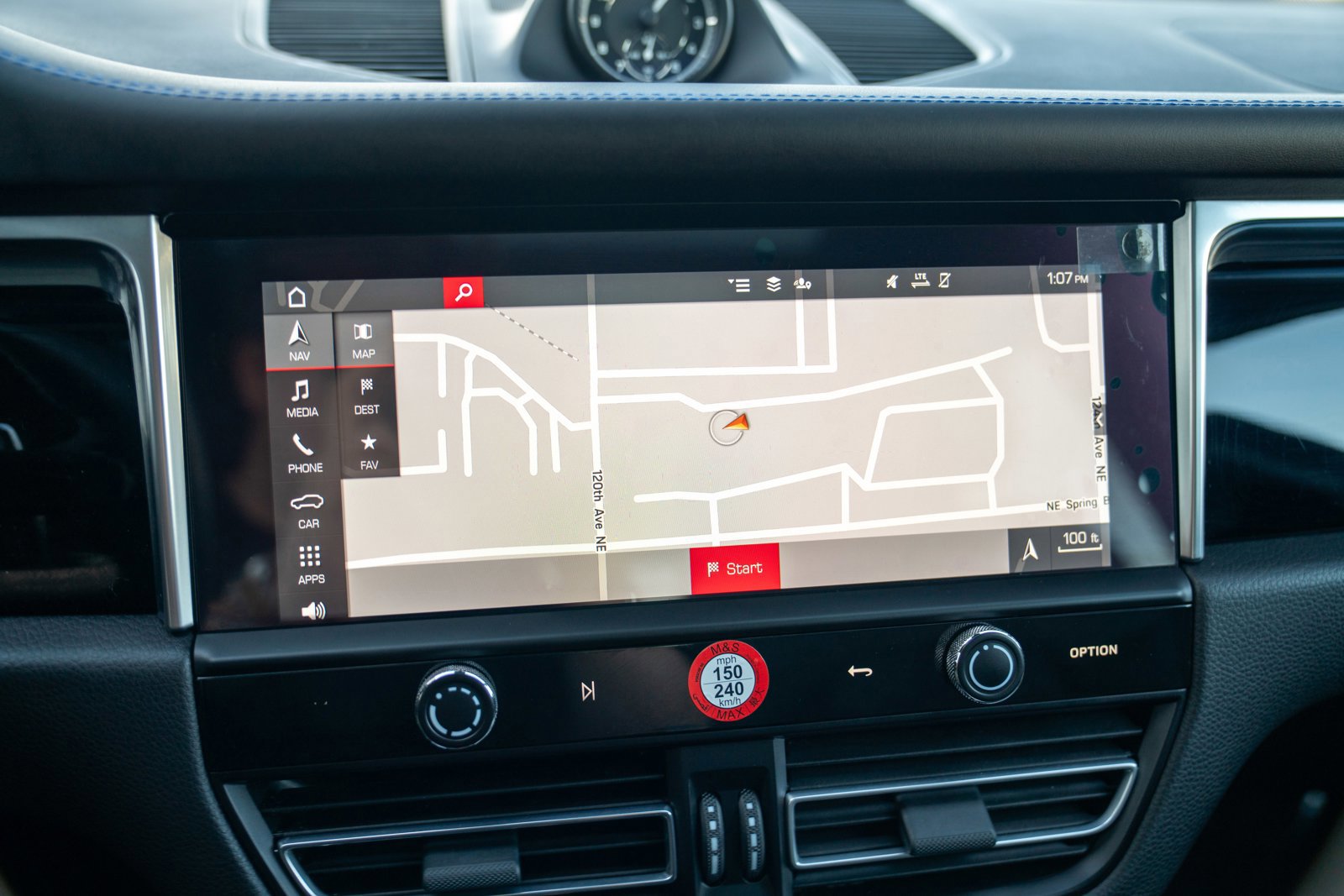 Certified 2024 Porsche Macan image 18