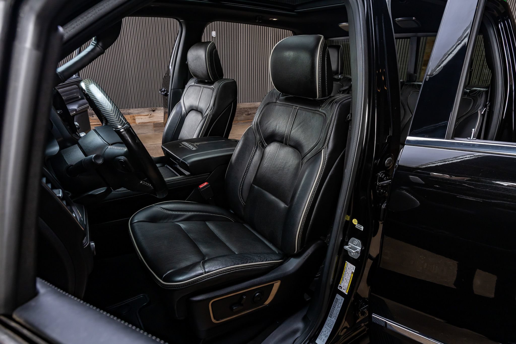 Used 2019 RAM 1500 Limited AWD/4WD image 31
