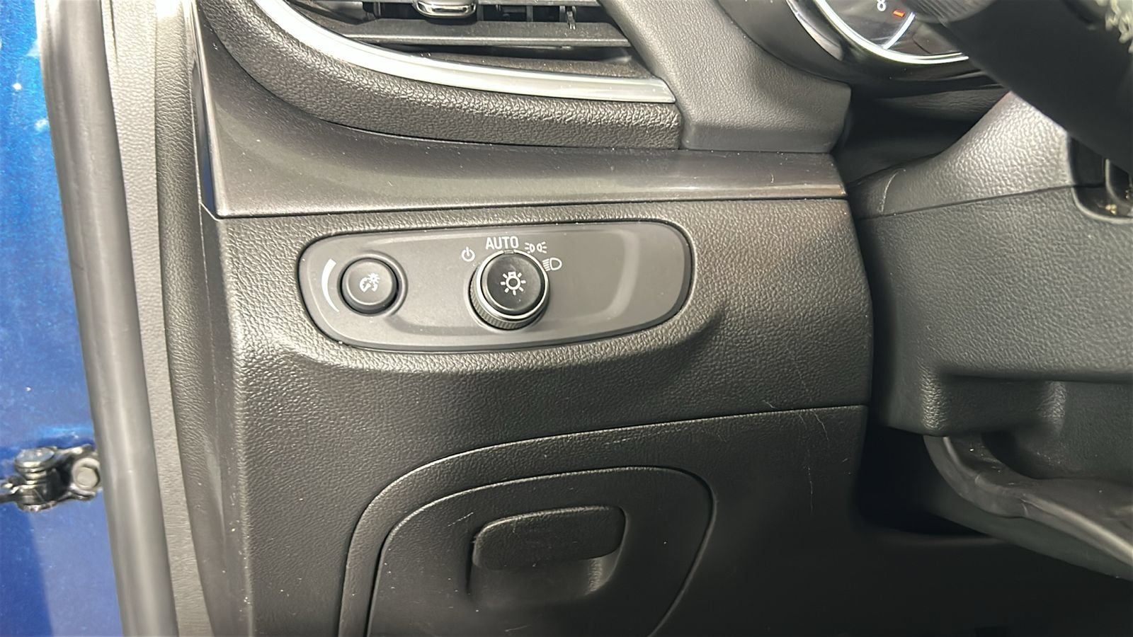 Used 2020 Buick Encore Preferred FWD image 23
