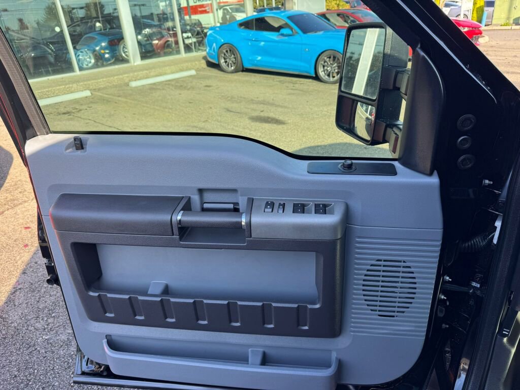 Used 2012 Ford F350 XLT w/ XLT Interior Pkg image 24