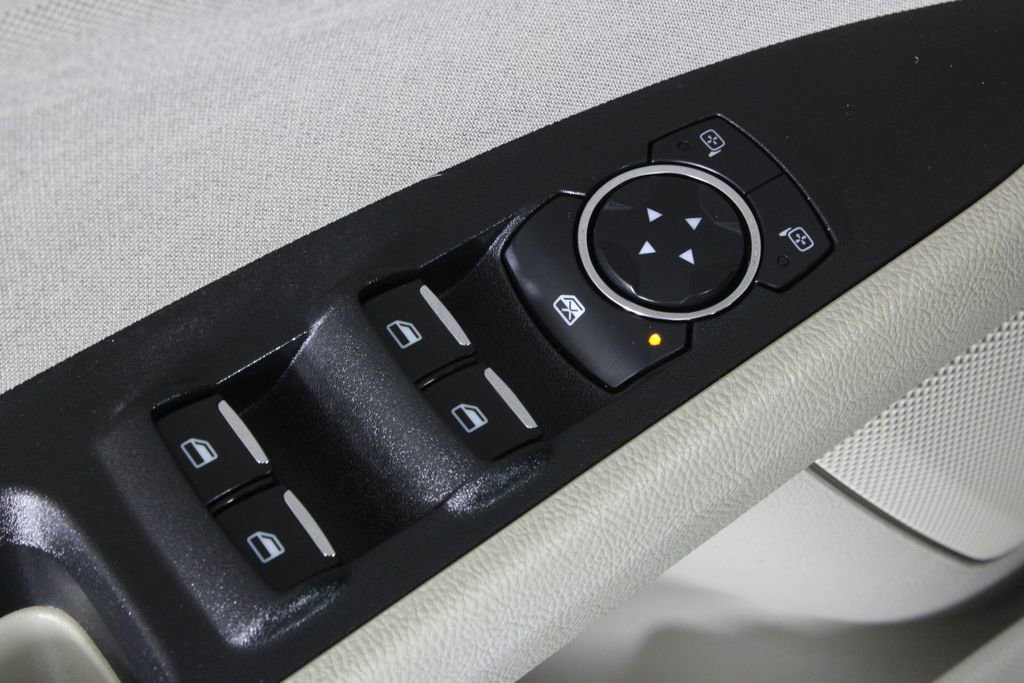 Used 2019 Ford Fusion SE image 19