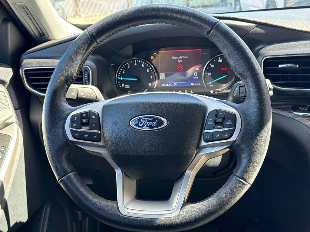 Used 2023 Ford Explorer Limited AWD/4WD image 17