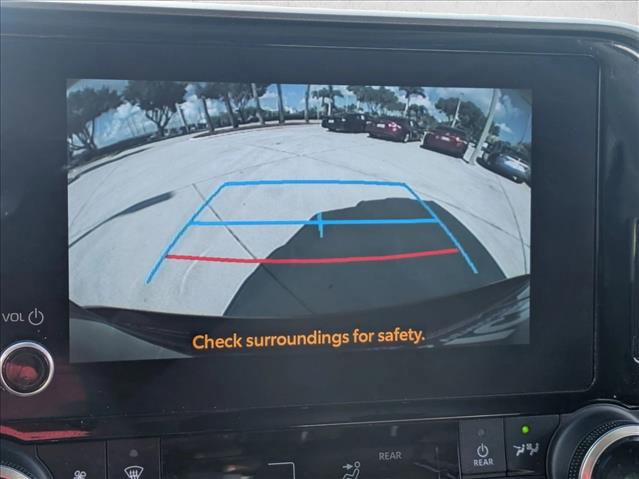 Used 2023 Toyota Highlander XLE image 12