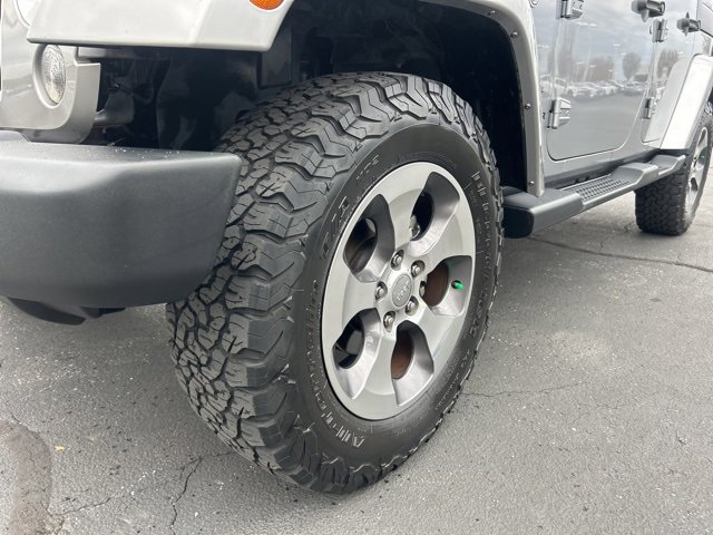Used 2016 Jeep Wrangler Unlimited Sahara w/ Connectivity Group image 11