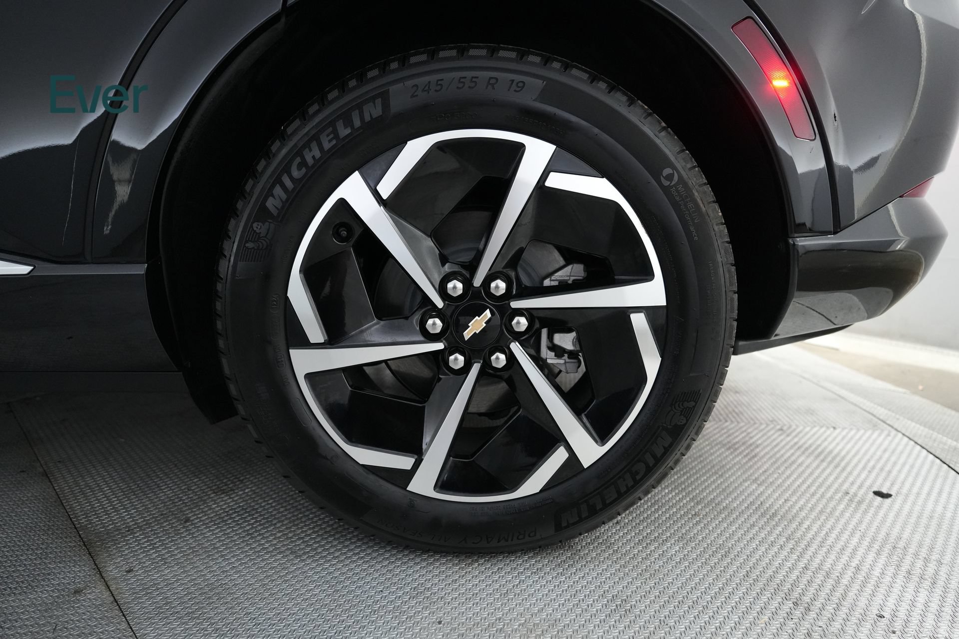 Used 2024 Chevrolet Equinox EV LT FWD image 9