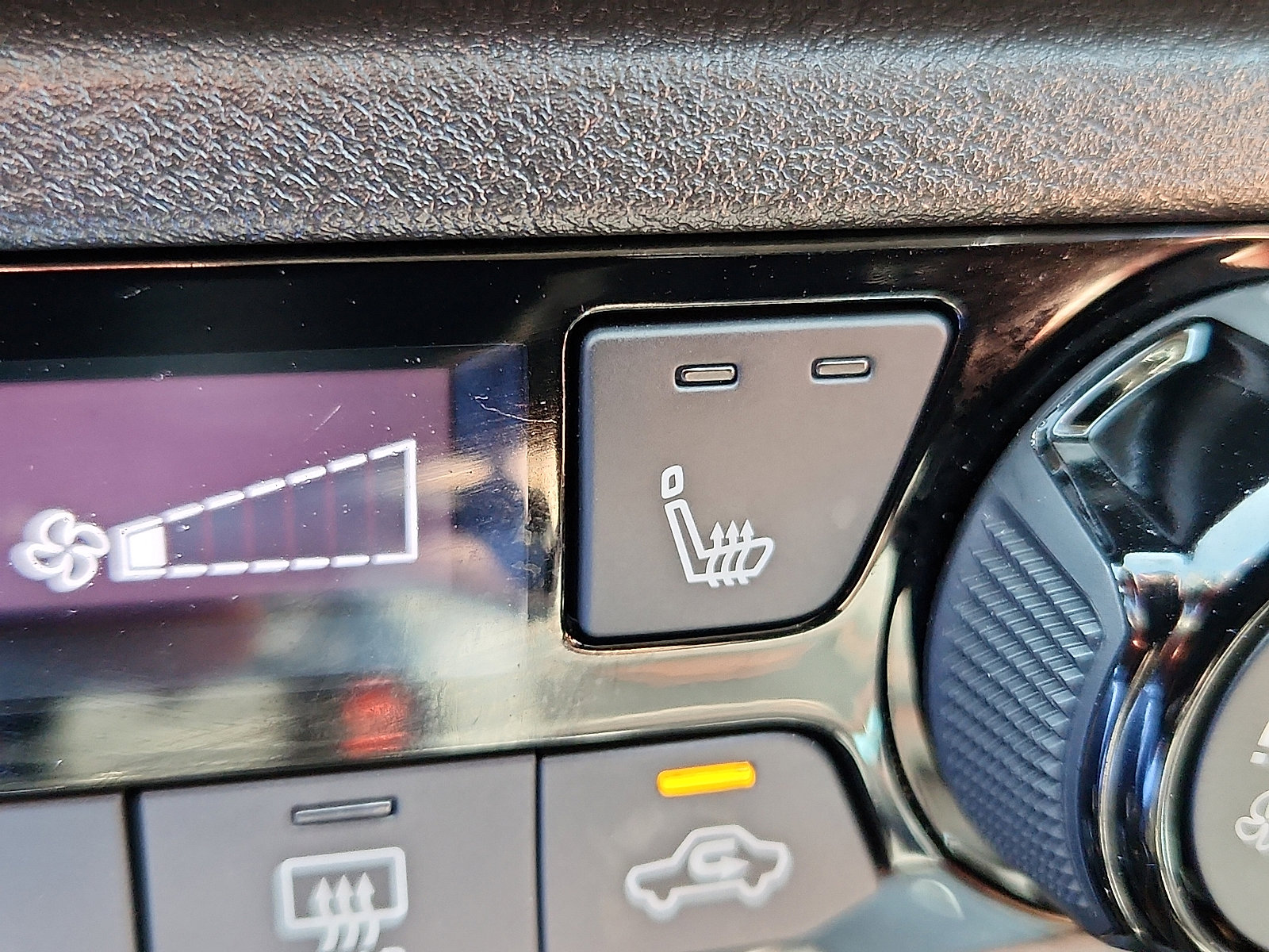 Used 2024 Nissan Kicks SR w/ SR Premium Package image 15