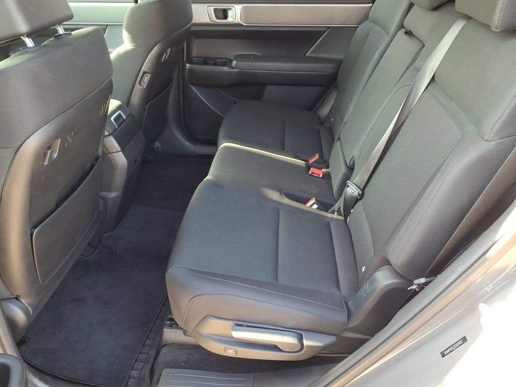 Used 2025 Hyundai Santa Fe SE FWD image 13