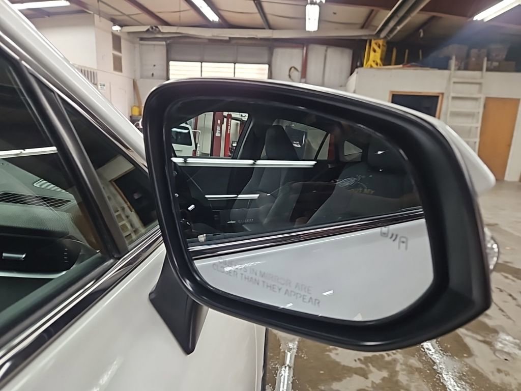 Used 2023 Toyota Venza LE image 31