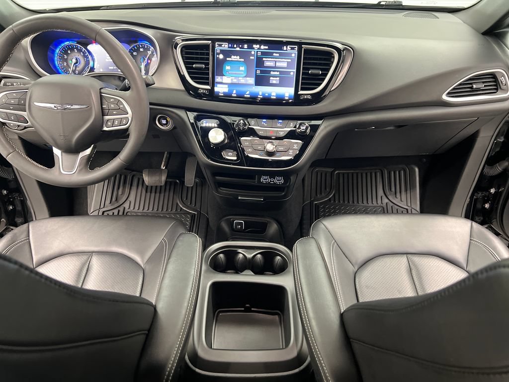 Used 2025 Chrysler Pacifica Select FWD image 50