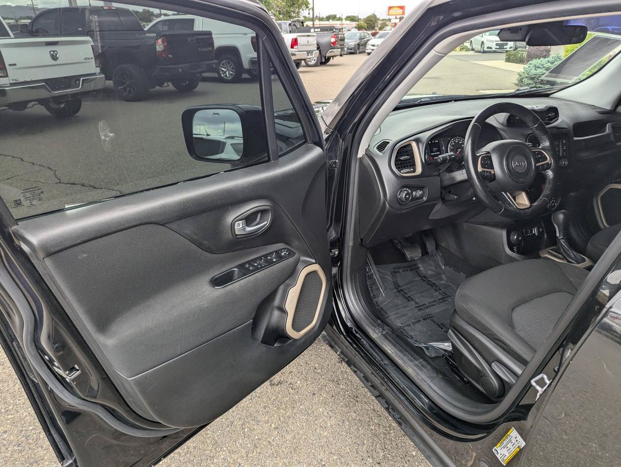 Used 2017 Jeep Renegade Latitude w/ Cold Weather Group AWD/4WD image 8