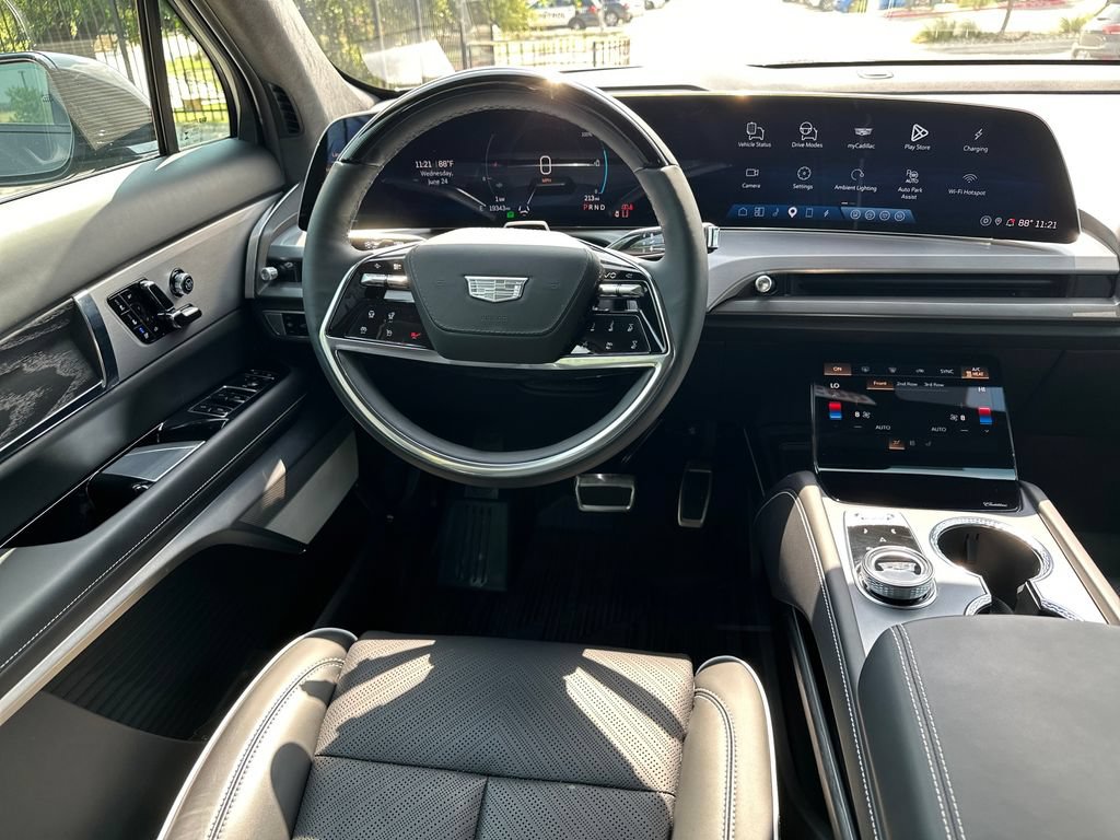 Used 2026 Cadillac Vistiq Platinum w/ LPO, Floor Liner Package AWD/4WD image 31